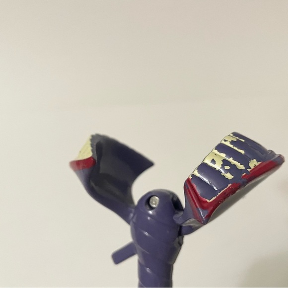 Legends of Batman Joker Action Figure Accessory Snapping Jaw Weapon - Picture 11 of 15